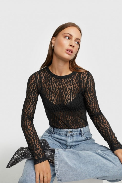 Alix Fitted Lace Top Black €100