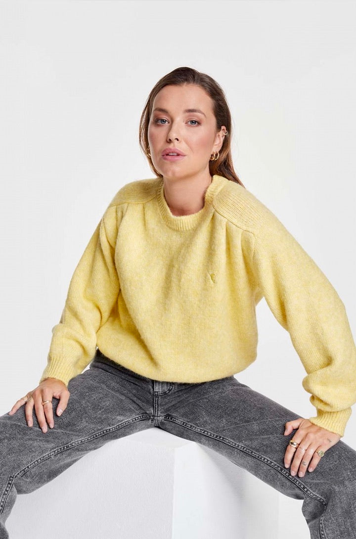 Alix Fluffy Pullover Yellow €130