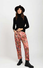 Afbeelding in Gallery-weergave laden, Wild Trousers Malo Red €130
